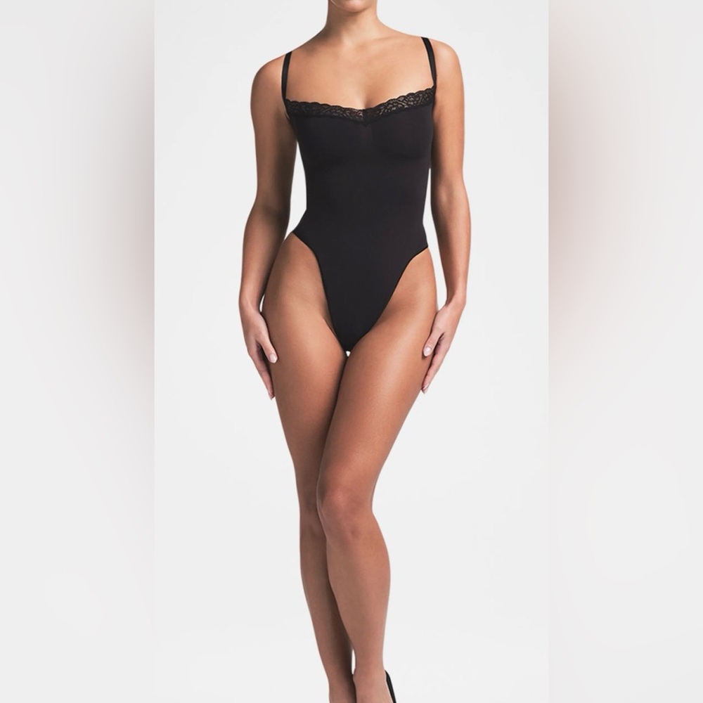 Skims Seamless Sculpt Lace Trim Thong Bodysuit Black NWOT - Picture 2 of 6